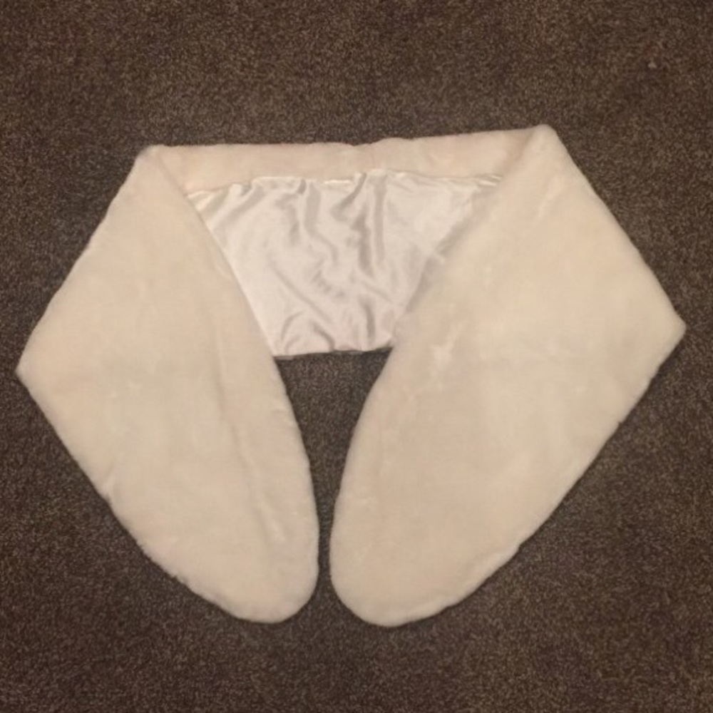 David’s Bridal Faux Fur Stole